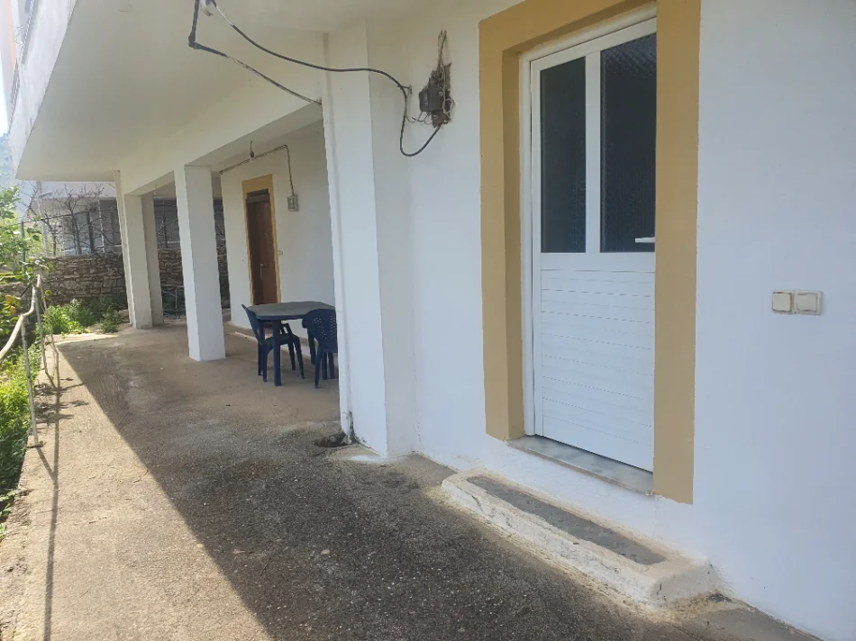 Sarande, shitet 2+1+Aneks+Ballkon ka nevojë per rinovim, 500 m² 100.000 €