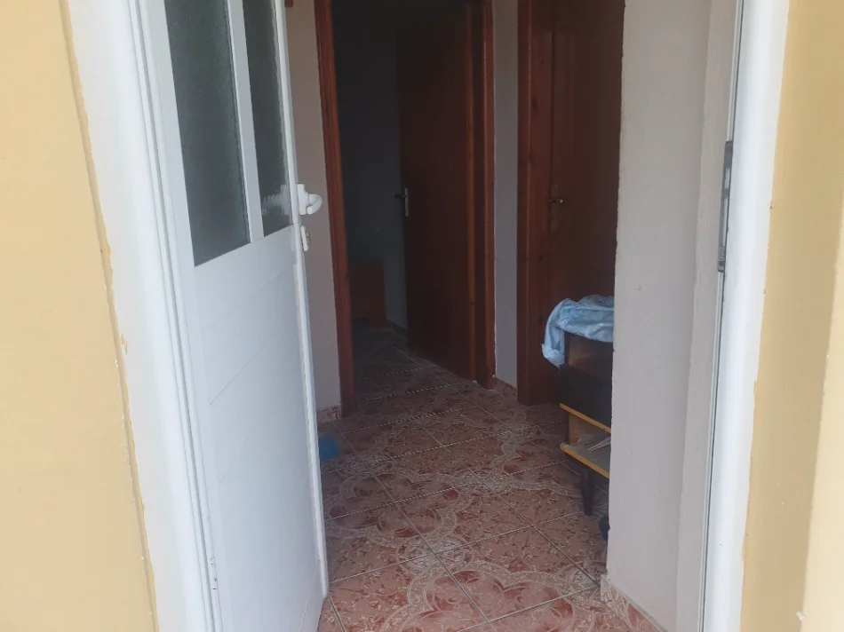 Sarande, shitet 2+1+Aneks+Ballkon ka nevojë per rinovim, 500 m² 100.000 €