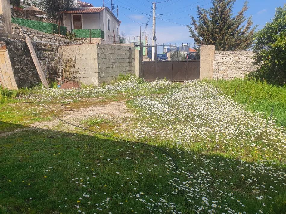 Sarande, shitet 2+1+Aneks+Ballkon ka nevojë per rinovim, 500 m² 100.000 €