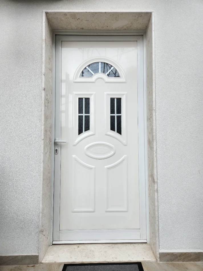 Tirane, jepet me qera shtepi 1+1+Ballkon Kati 2, 55 m² 450 € (Rruga stavri themeli)