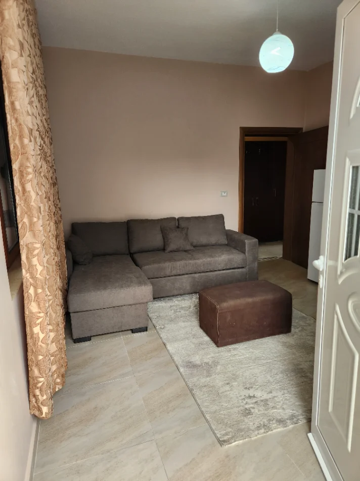 Tirane, jepet me qera shtepi 1+1+Ballkon Kati 2, 55 m² 450 € (Rruga stavri themeli)