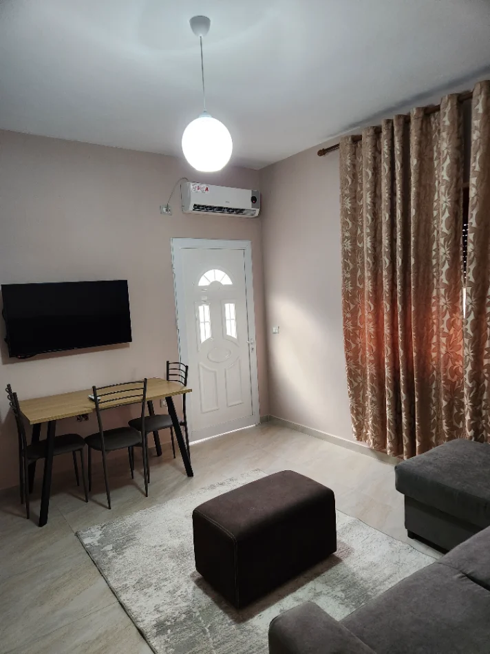 Tirane, jepet me qera shtepi 1+1+Ballkon Kati 2, 55 m² 450 € (Rruga stavri themeli)