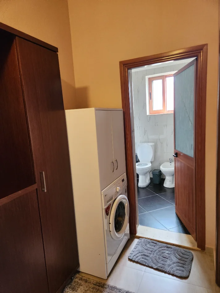 Tirane, jepet me qera shtepi 1+1+Ballkon Kati 2, 55 m² 450 € (Rruga stavri themeli)