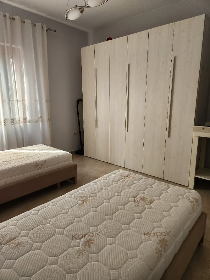 Tirane, jepet me qera shtepi 1+1+Ballkon Kati 2, 55 m² 450 € (Rruga stavri themeli)