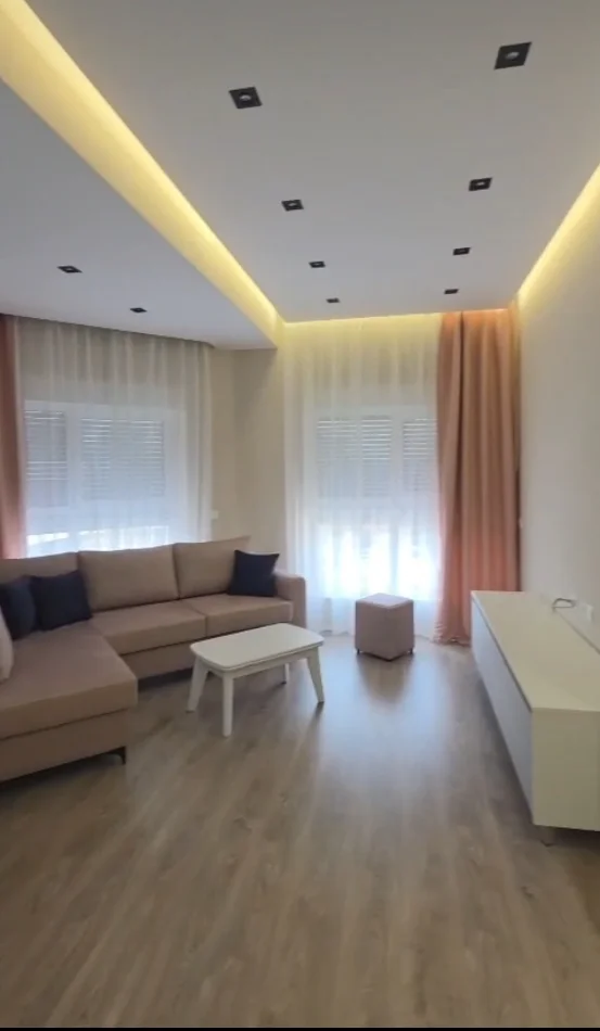 Kompleksi Mangalem, jap  2+1 te mobiluar, 50000 Leke/muaji(i panegociueshem)