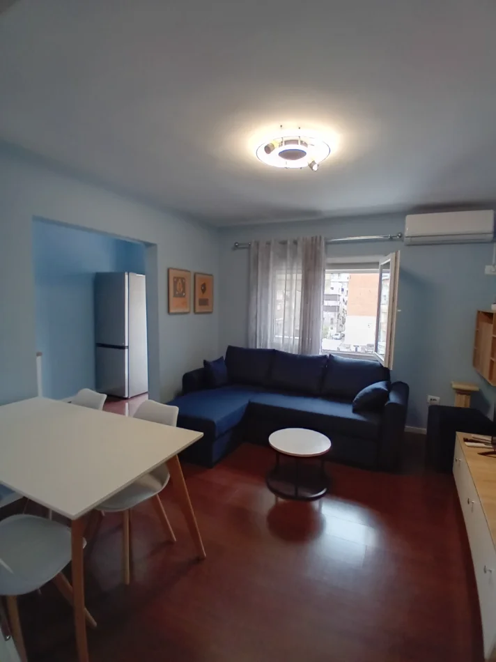 Tirane, shitet 1+1+Aneks+Ballkon Kati 4, 60 m² (Rruga e Durresit)