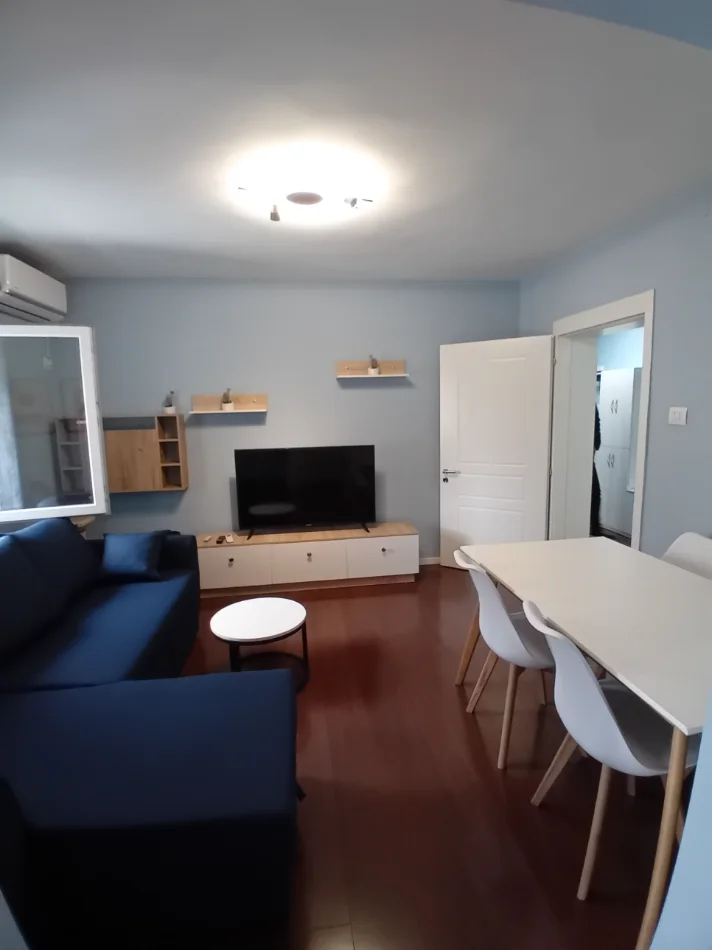 Tirane, shitet 1+1+Aneks+Ballkon Kati 4, 60 m² (Rruga e Durresit)
