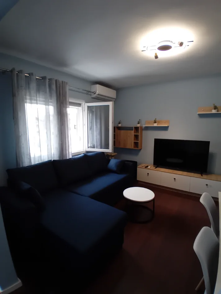 Tirane, shitet 1+1+Aneks+Ballkon Kati 4, 60 m² (Rruga e Durresit)