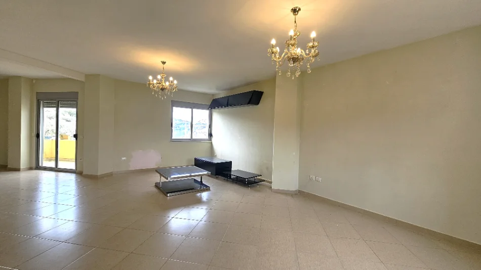 Tirane, shitet apartament 3+1 Kati 2, 211 m² 350.000 € (PRANË PARKUT TË LIQENIT)