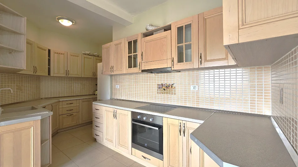 Tirane, shitet apartament 3+1 Kati 2, 211 m² 350.000 € (PRANË PARKUT TË LIQENIT)