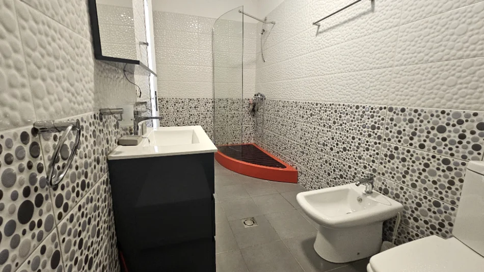 Tirane, shitet apartament 3+1 Kati 2, 211 m² 350.000 € (PRANË PARKUT TË LIQENIT)