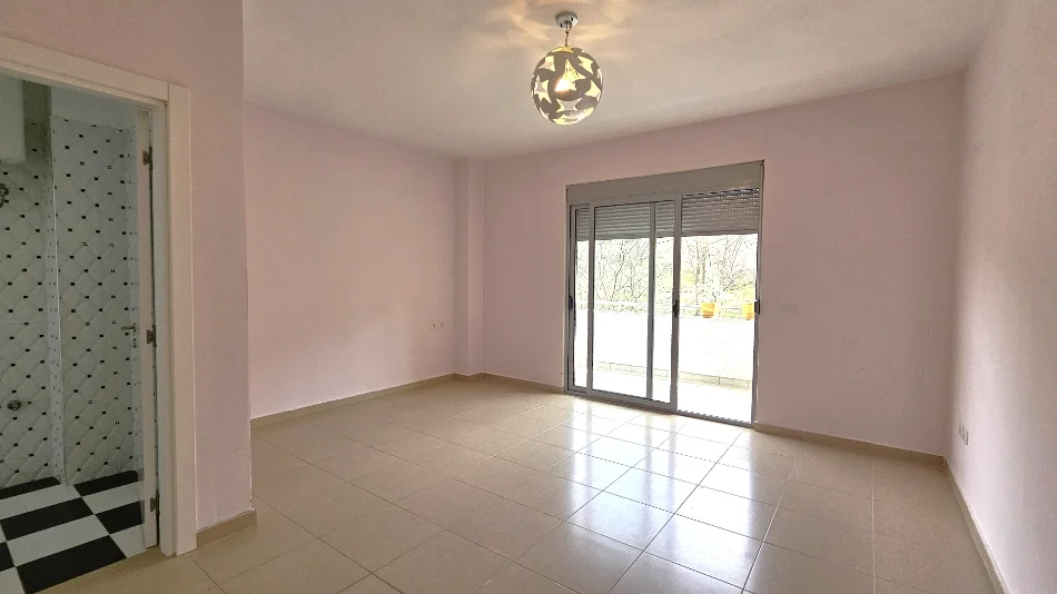 Tirane, shitet apartament 3+1 Kati 2, 211 m² 350.000 € (PRANË PARKUT TË LIQENIT)