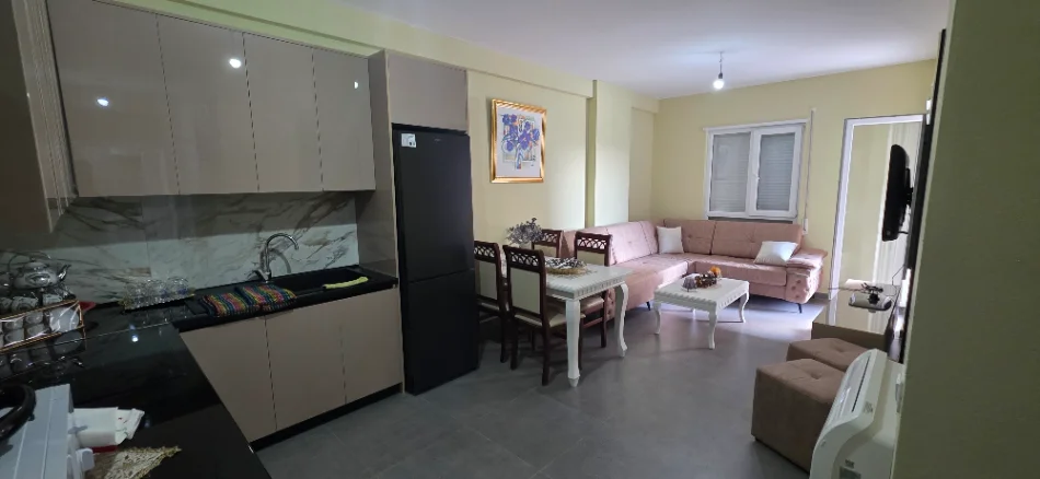 Tirane, jepet me qera apartament 2+1+Aneks+Ballkon , 110 € (Univers City)