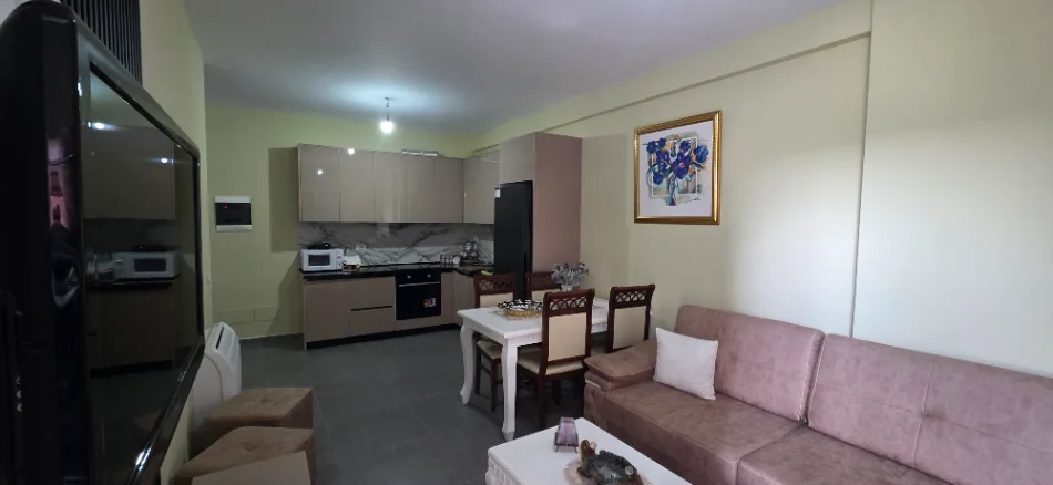 Tirane, jepet me qera apartament 2+1+Aneks+Ballkon , 110 € (Univers City)