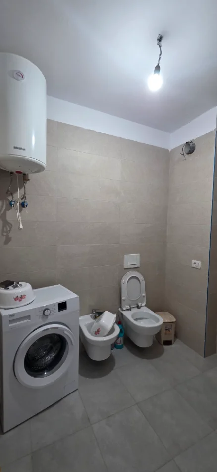 Tirane, jepet me qera apartament 2+1+Aneks+Ballkon , 110 € (Univers City)