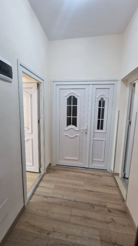 Tirane, jepet me qera nga Pronari,  zyre Kati 2, 55 m² 850 €