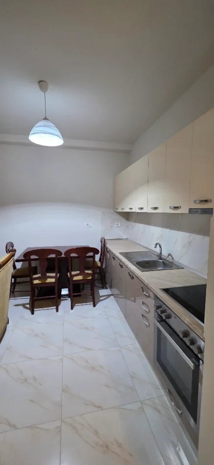 Tirane, jepet me qera apartament 2+1+Aneks+Ballkon , 75 m² 550 € (Rruga Bedri Karapici)