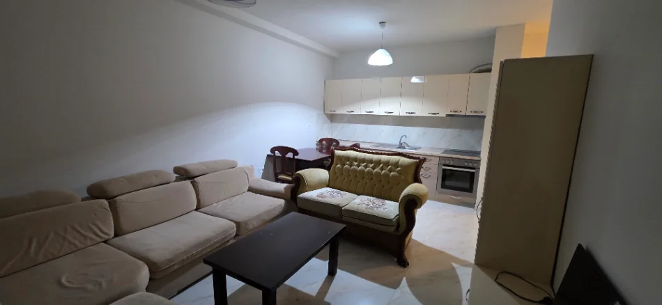 Tirane, jepet me qera apartament 2+1+Aneks+Ballkon , 75 m² 550 € (Rruga Bedri Karapici)