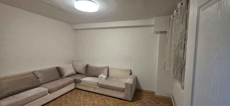 Tirane, jepet me qera apartament duplex 2+1+Aneks+Ballkon Kati 1, 160 m² 500 € (Xhamia Selite)