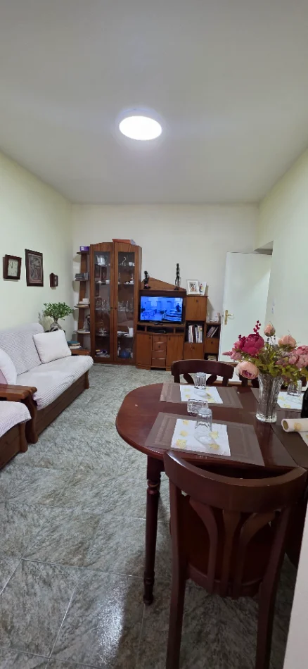 Tirane, jepet me qera apartament duplex 2+1+Aneks+Ballkon Kati 1, 100 m² 650 € (Stadiumi Dinamo)