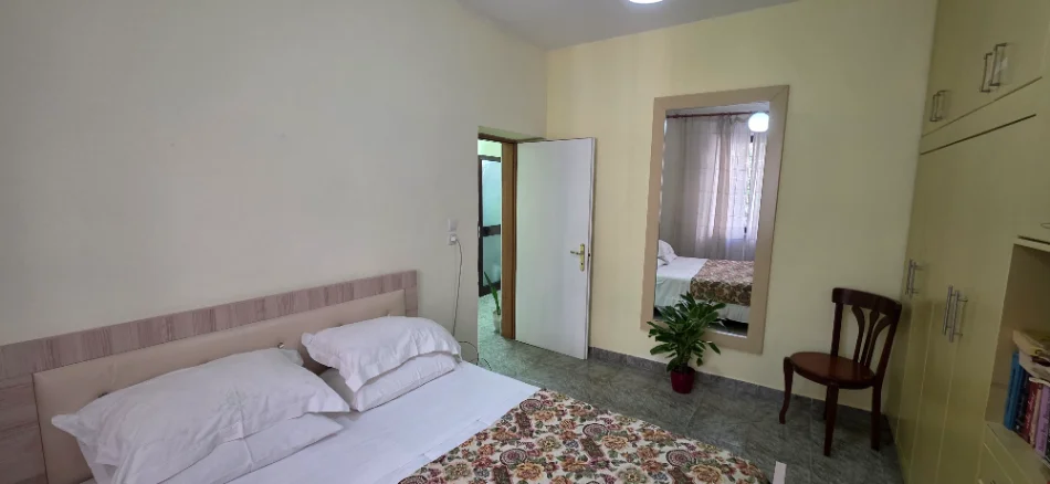 Tirane, jepet me qera apartament duplex 2+1+Aneks+Ballkon Kati 1, 100 m² 650 € (Stadiumi Dinamo)