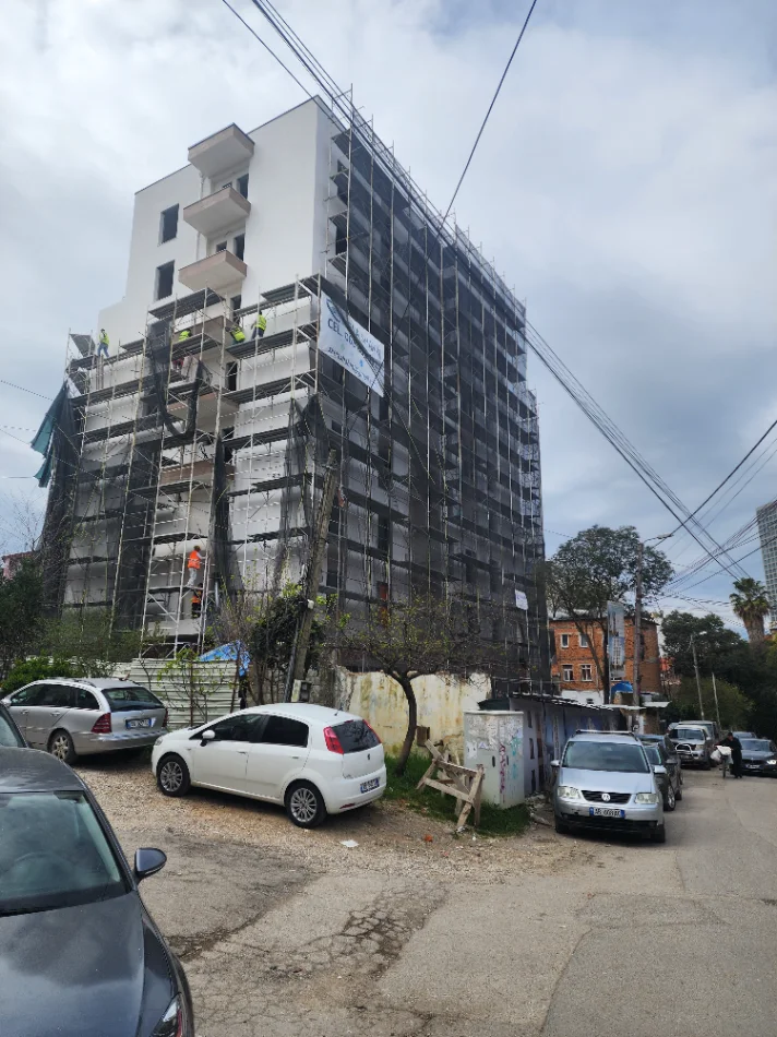 Tirane, shitet apartament 2+1+Ballkon Kati 1, 100 m² 