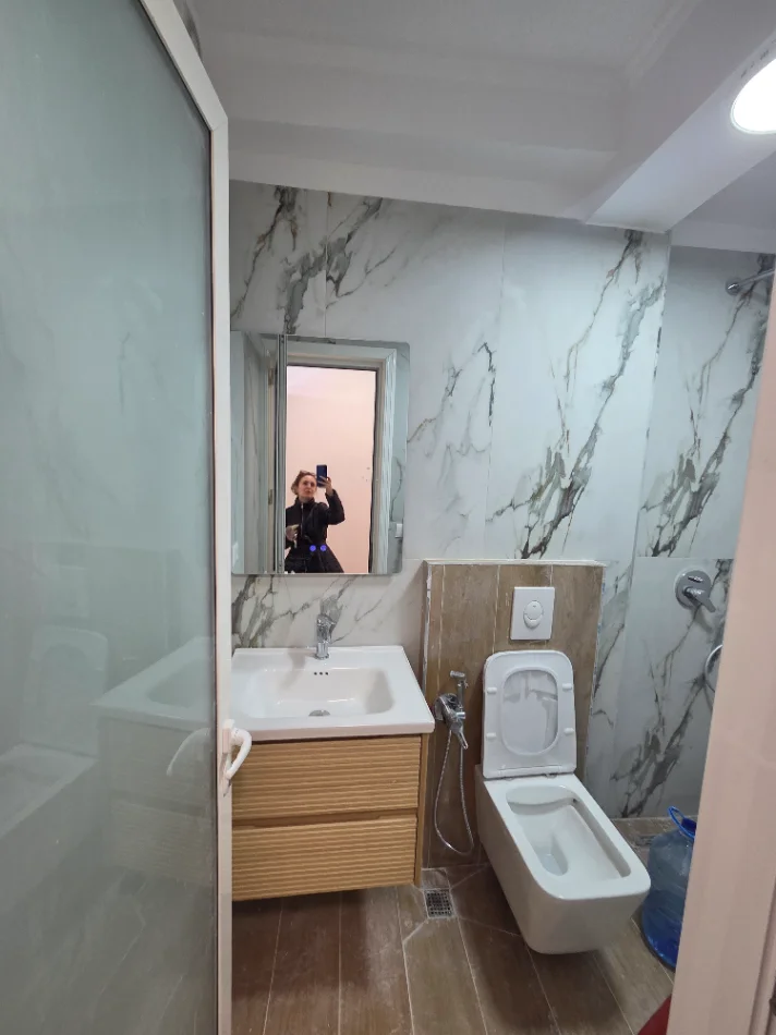 Tirane, shiten 2  garsoniere , (Stadiumi Dinamo)