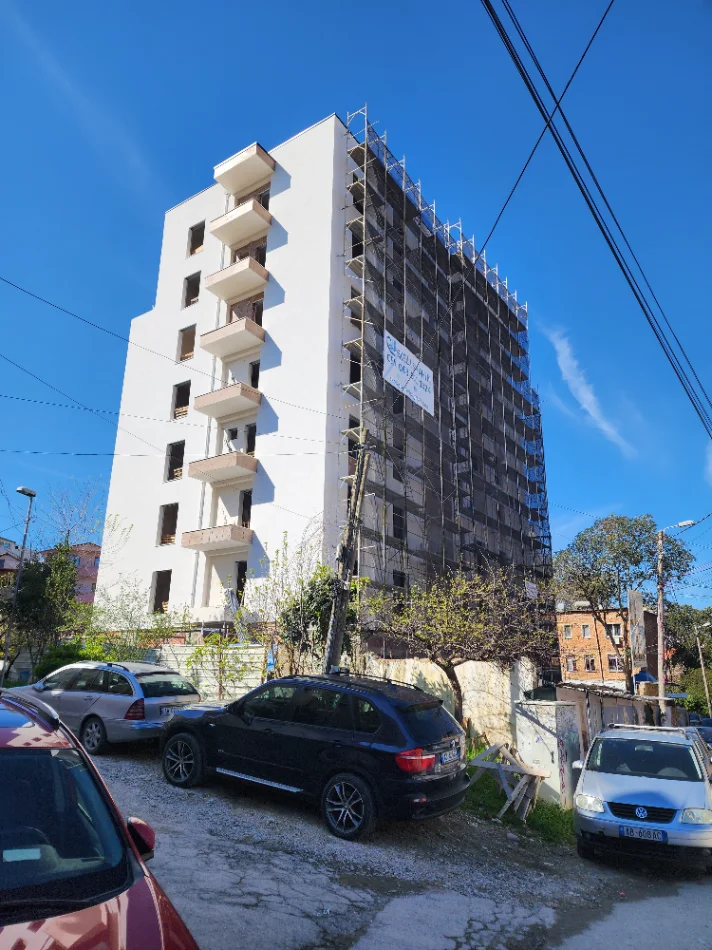 Tirane, shitet 2+1+Aneks+Ballkon Kati 1, 100 m² 