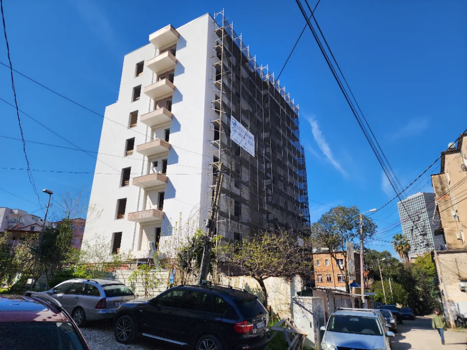 Tirane, shitet 2+1+Aneks+Ballkon Kati 1, 100 m² 