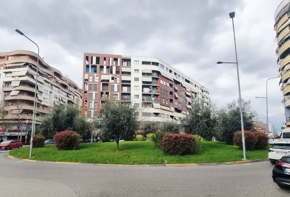 Tirane, shitet apartament 2+1+Aneks+Ballkon Kati 3, 180 m² 204.001 € 