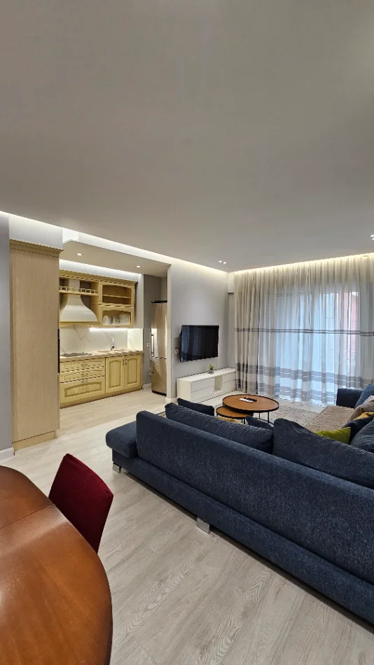 Tirane, jepet me qera apartament 2+1+Aneks+Ballkon Kati 1, 112 m² 900 € (Rruga Barrikadave)