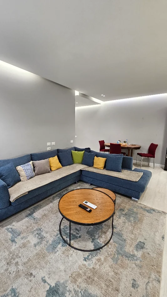 Tirane, jepet me qera apartament 2+1+Aneks+Ballkon Kati 1, 112 m² 900 € (Rruga Barrikadave)