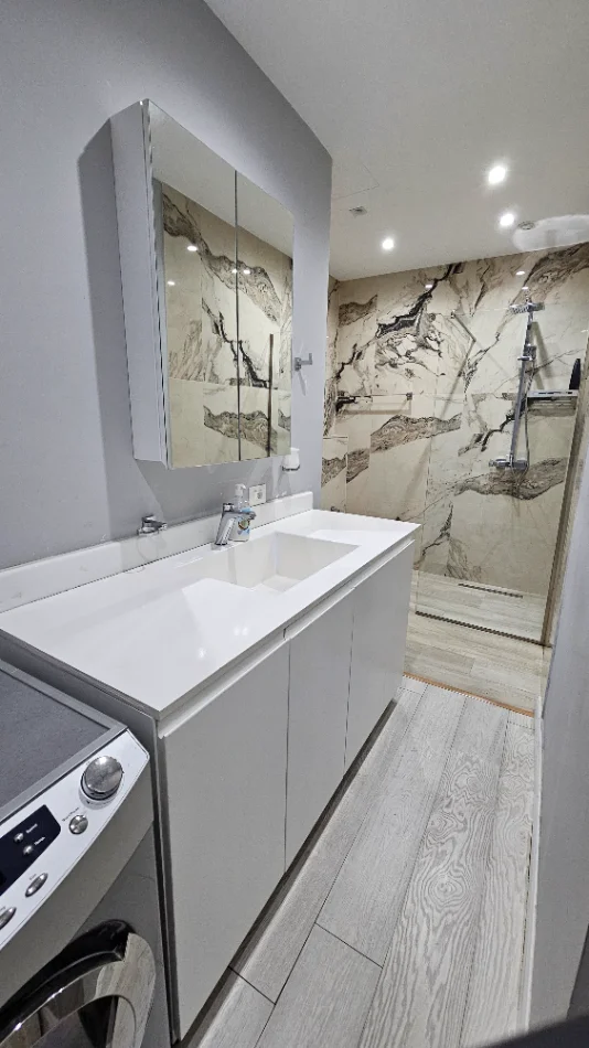 Tirane, jepet me qera apartament 2+1+Aneks+Ballkon Kati 1, 112 m² 900 € (Rruga Barrikadave)