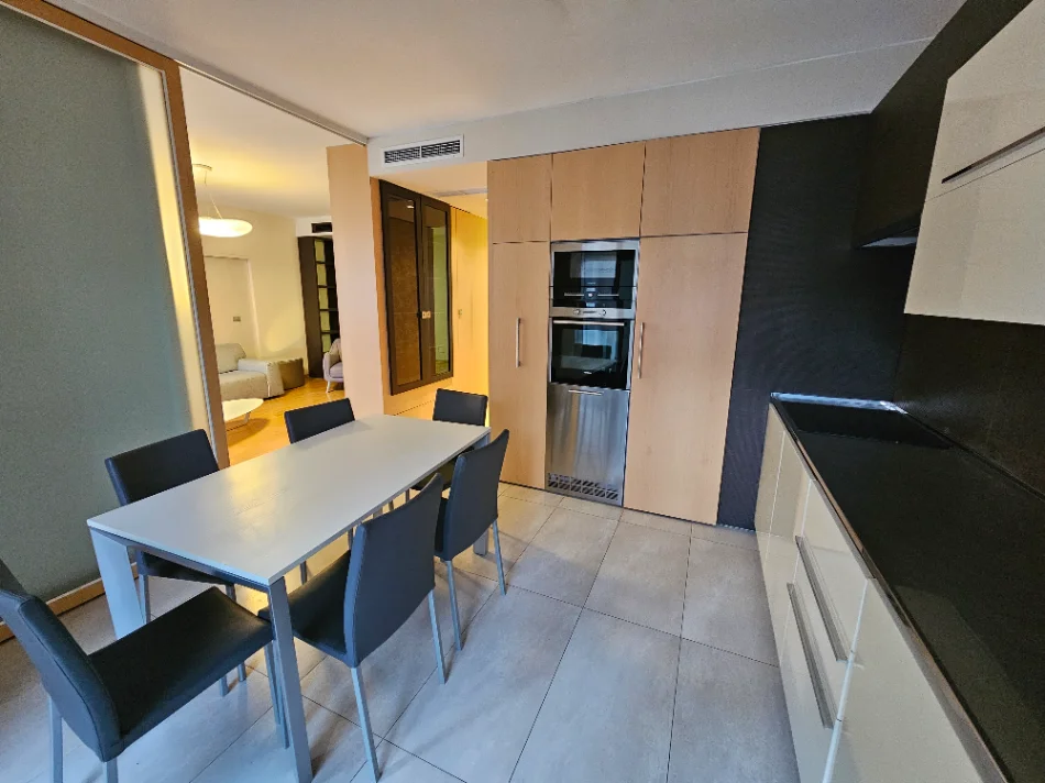 Tirane, shitet apartament 3+1 Kati 6, 164 m² 624.000 € (Liqeni Tiranes)