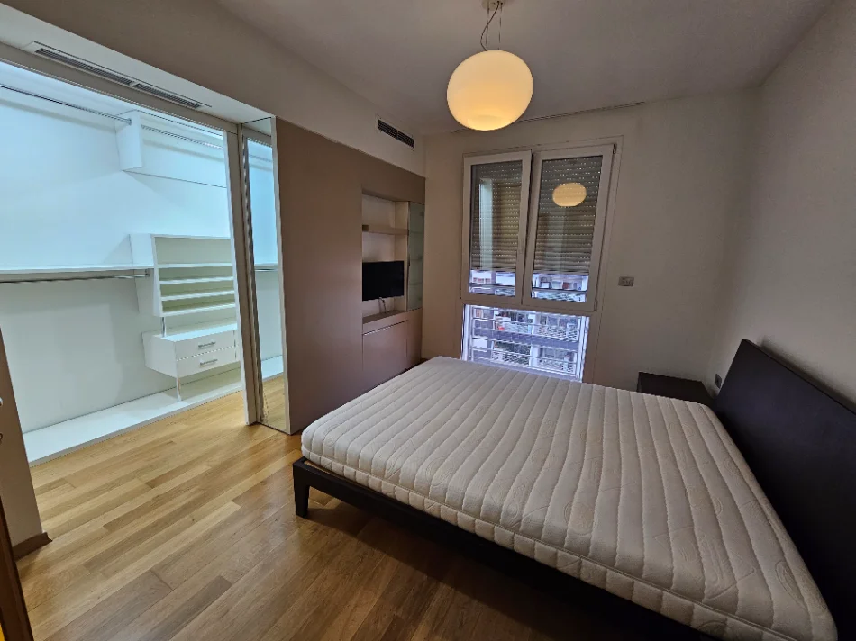 Tirane, shitet apartament 3+1 Kati 6, 164 m² 624.000 € (Liqeni Tiranes)