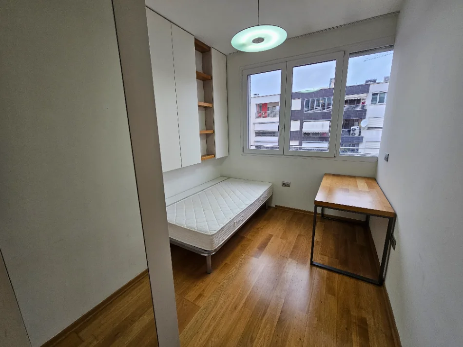 Tirane, shitet apartament 3+1 Kati 6, 164 m² 624.000 € (Liqeni Tiranes)