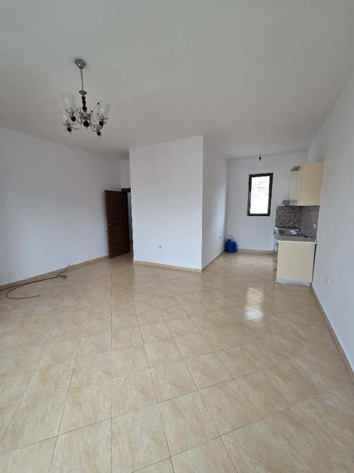 Tirane, jepet me qera apartament 2+1 Kati 6, 75 m² 500 € (Grigor Heba)