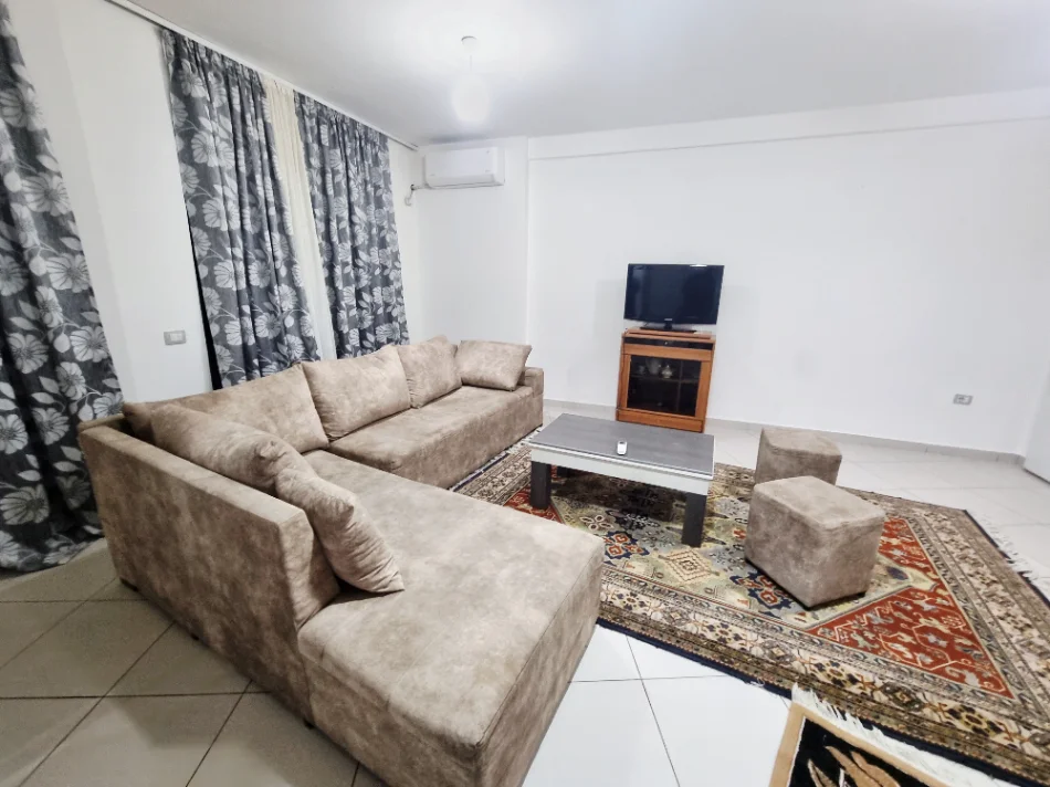 Tirane, jepet me qera apartament 2+1+Ballkon Kati 3, 120 m² 470 € 