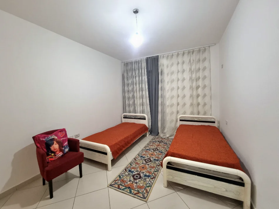 Tirane, jepet me qera apartament 2+1+Ballkon Kati 3, 120 m² 470 € 