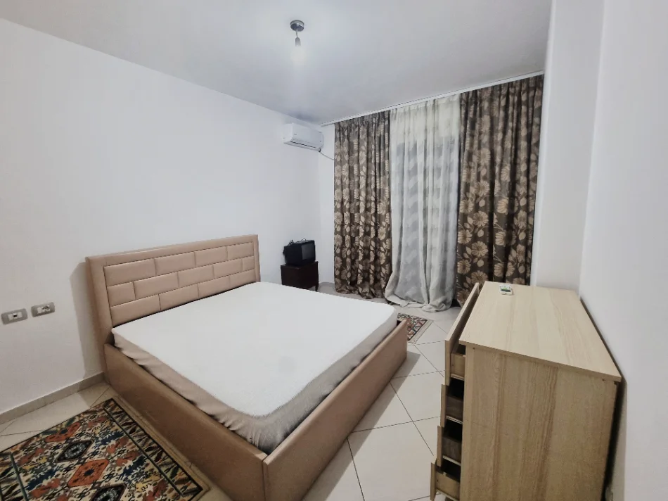 Tirane, jepet me qera apartament 2+1+Ballkon Kati 3, 120 m² 470 € 