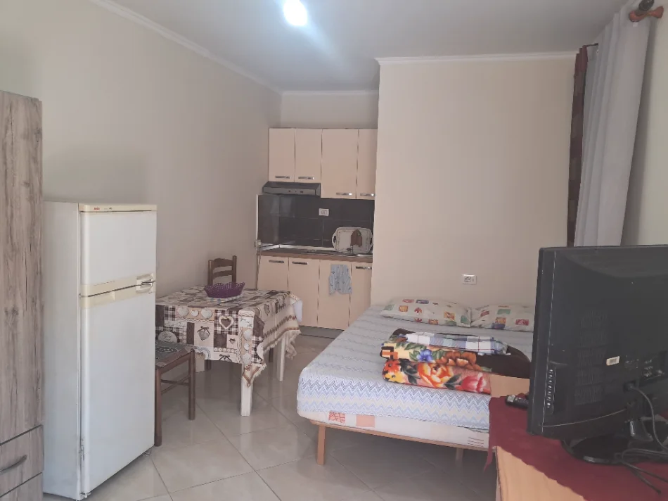 Tirane, jepet me qera garsonier 1+1 Kati 1, 35 m² (Mbrapa Neptunit Don Bosko)