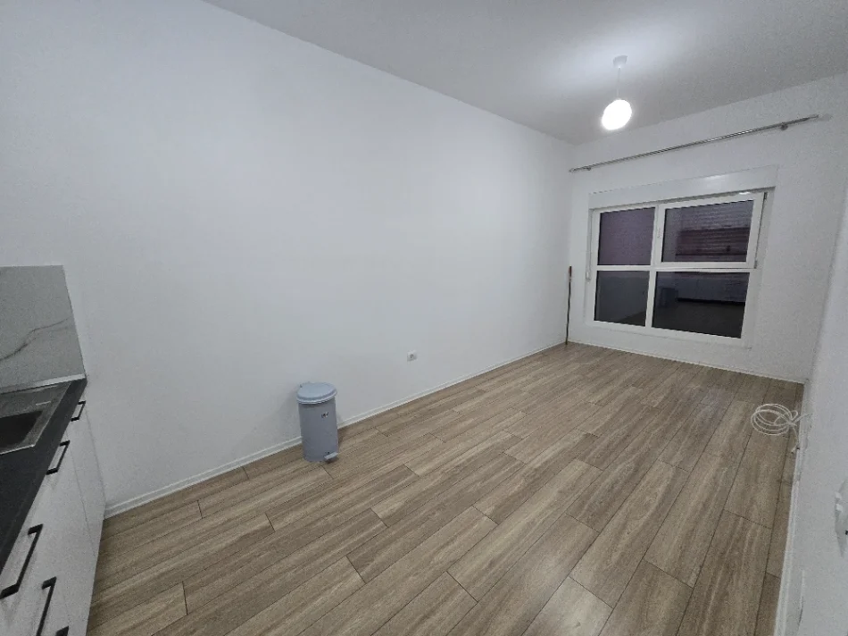 Tirane, jap me qera apartament 2+1+Ballkon Kati 4, 80 m² 320 € (Rruga Pasho Hysa)