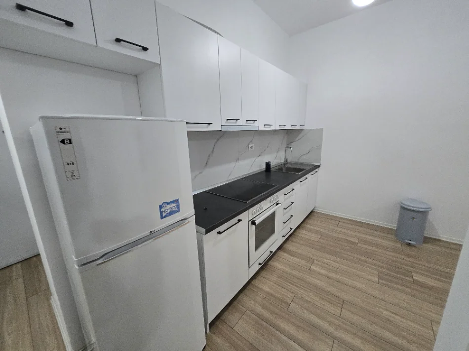 Tirane, jap me qera apartament 2+1+Ballkon Kati 4, 80 m² 320 € (Rruga Pasho Hysa)