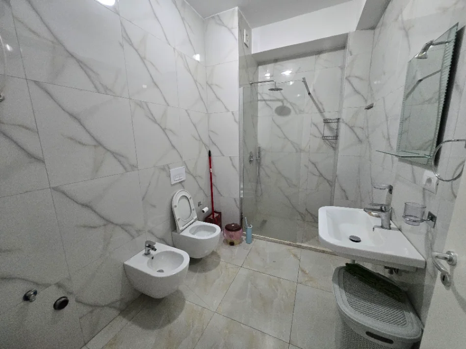 Tirane, jap me qera apartament 2+1+Ballkon Kati 4, 80 m² 320 € (Rruga Pasho Hysa)