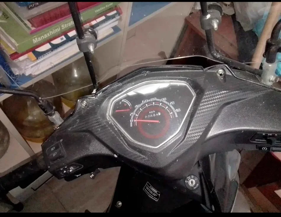 Tirane, shitet motor Zonsen , e zeze 600 km 1.100 €