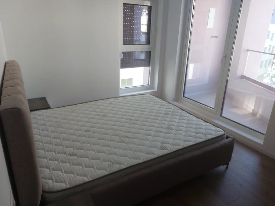 Tirane, jepet me qera apartament 2+1+Ballkon Kati 4, 77 m² 500 € (Paho hysa)