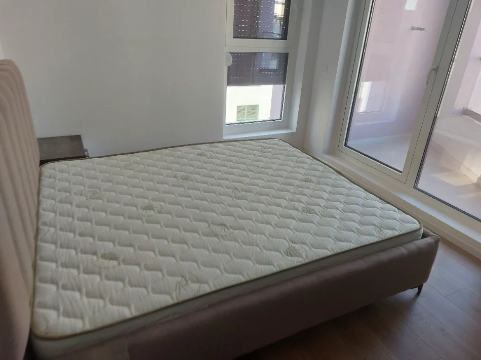 Tirane, jepet me qera apartament 2+1+Ballkon Kati 4, 77 m² 500 € (Paho hysa)