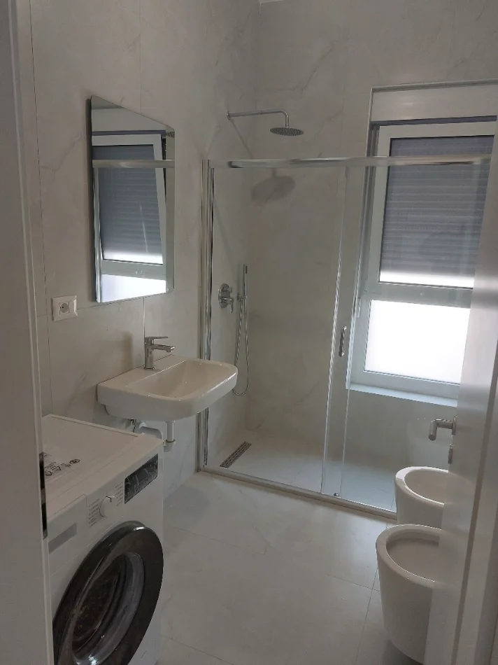 Tirane, jepet me qera apartament 2+1+Ballkon Kati 4, 77 m² 500 € (Paho hysa)
