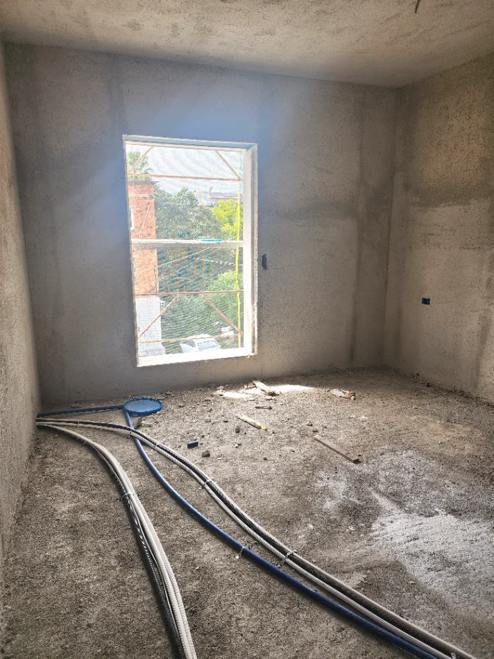 Tirane, shitet apartament 2+1+Aneks+Ballkon Kati 1, 100 m² 