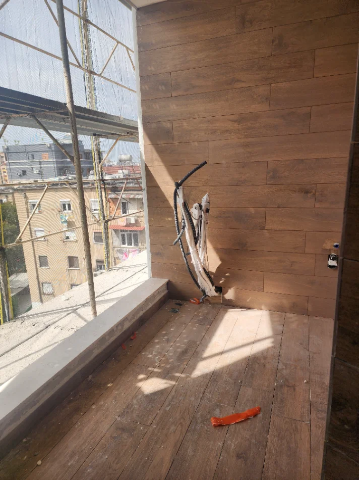 Tirane, shitet apartament 2+1+Aneks+Ballkon Kati 1, 100 m² 